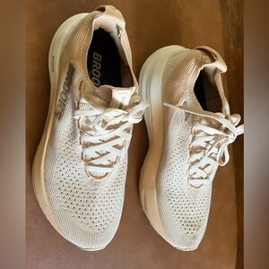 Brooks Women's Pink and Cream Sneakers